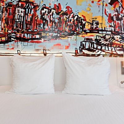 hotelkamer-oranje-art-hotel-amsterdam